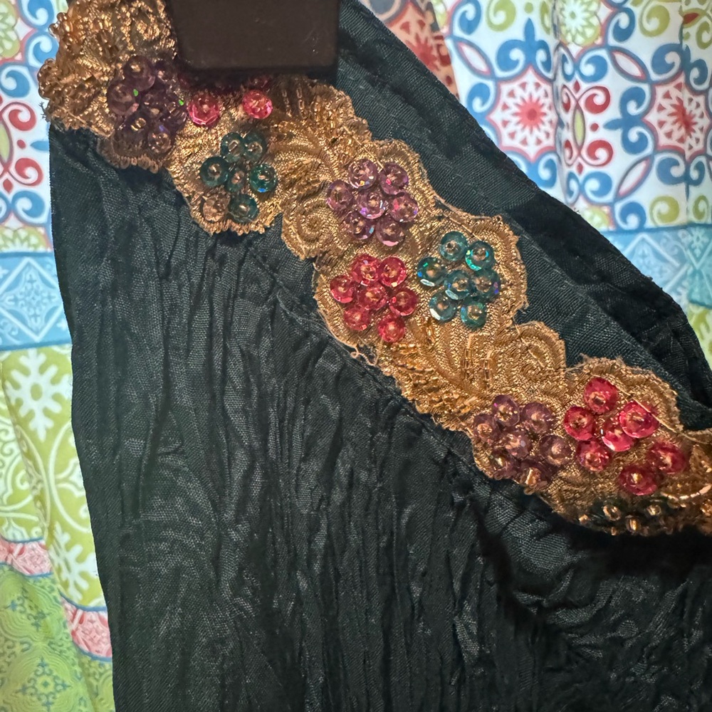 Embellished Green Midi Skirt with side zipper - Picture 5 of 8
